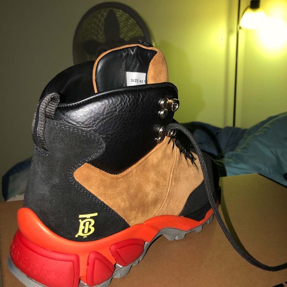 Burberry shoe - Picture 4 of 5